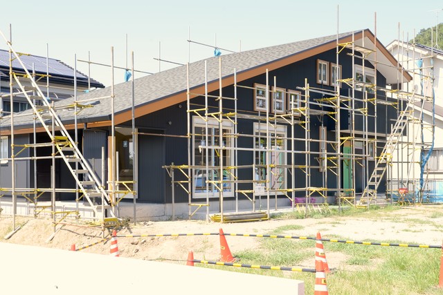 外壁塗装の足場にかかる費用 単価の相場はいくら 足場工事の費用目安と安く済ませる方法 外壁塗装の足場にかかる費用 単価の相場はいくら 足場工事の費用目安と安く済ませる方法