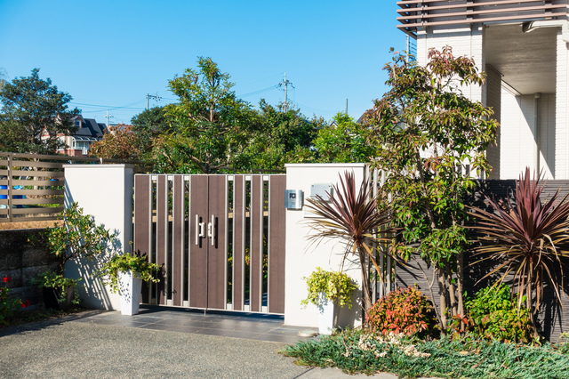 門扉のリフォーム費用は平均いくら 費用の内訳とタイプ別の価格相場 安く工事するコツ